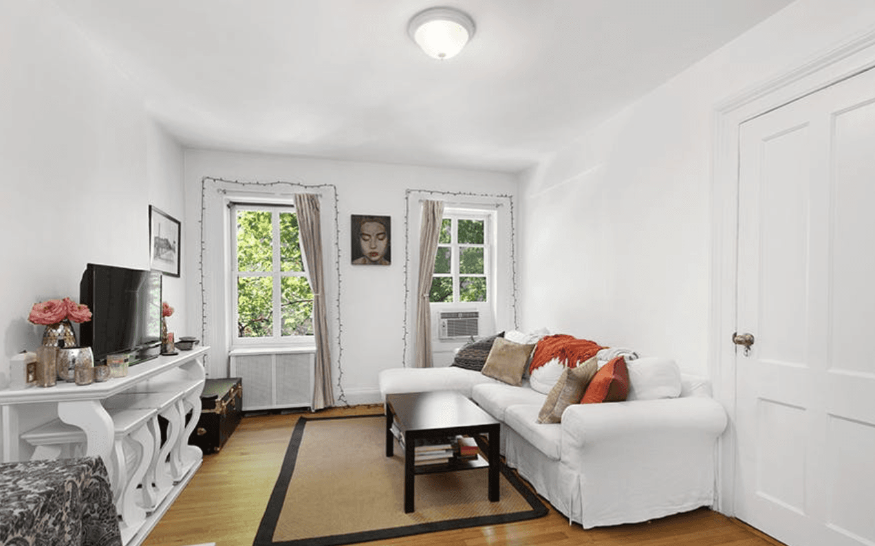 This is a gorgeous floor through TRUE 3BR in the heart of Gramercy East 18th Street between Irving Place and Third Avenue.