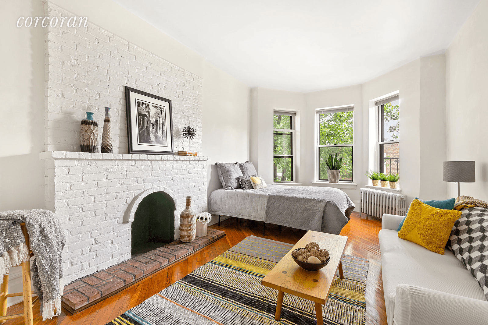 Situated on one of the prettiest tree lined streets in Brooklyn lies this enchanted studio apartment.