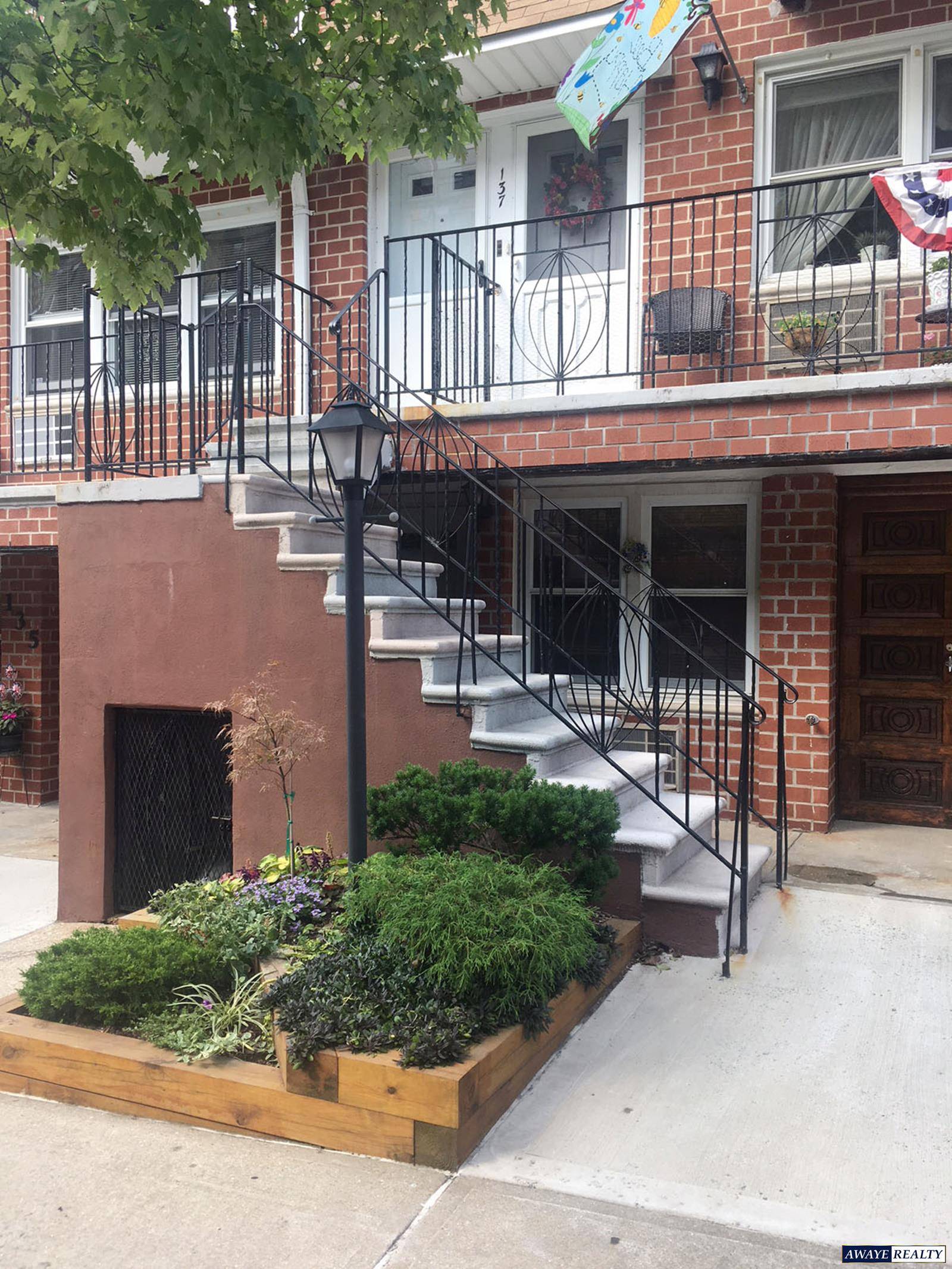Don t miss out on this unique split level co 0p in the HEART of Bay Ridge !