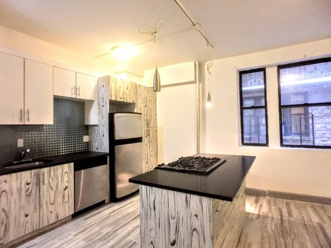 LOCATION 186th St amp ; Wadsworth Ave SUBWAY A few short blocks to the 1 Train Sometimes you come across a really cool apartment, with No Fee on a 2 ...