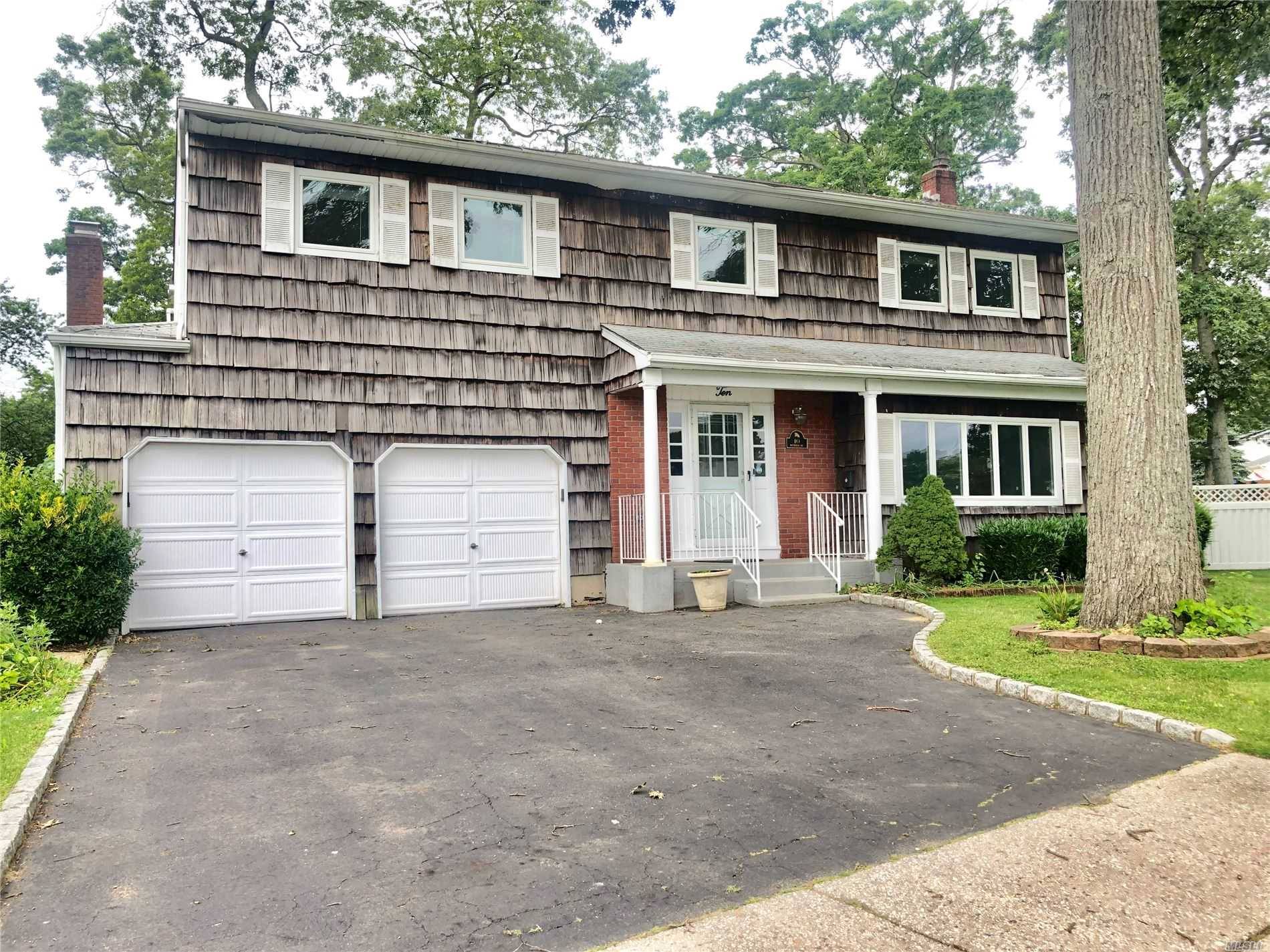 Charming Brookfield Colonial Offers Spacious Rooms, EIK, W Granite Counters.
