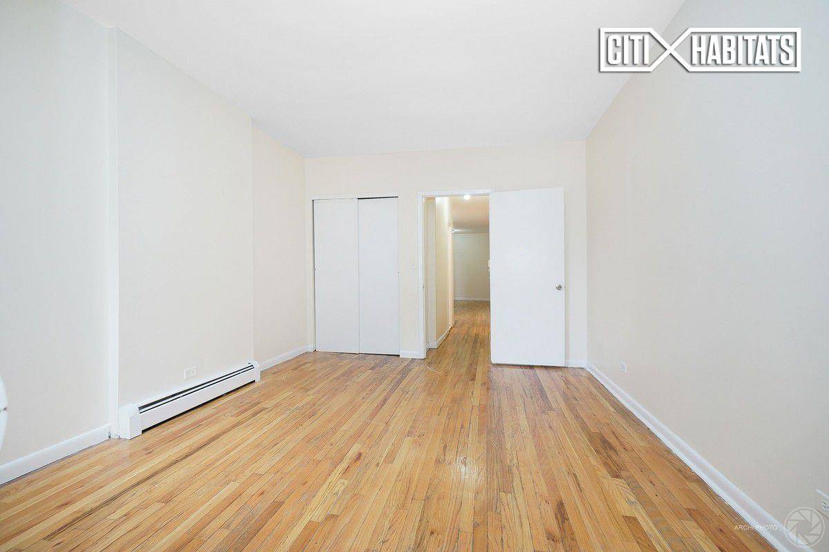 ONE MONTH FREE HUGE 2 bedroom apartment with very good closet space.