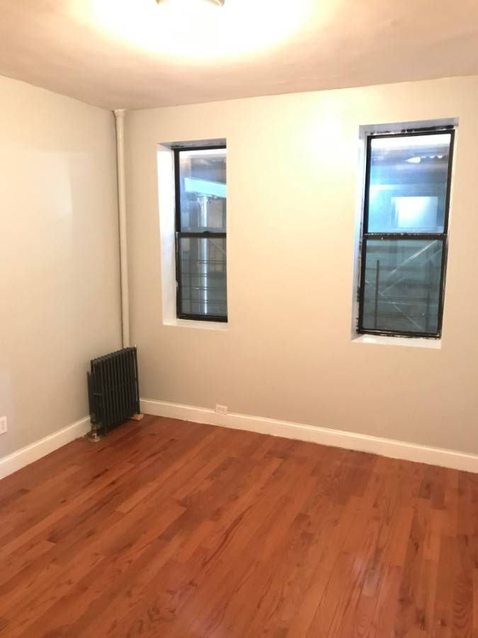 Massive 3BR 1BA in an Elevator Laundry building, Prime Washington Heights Granite Island Kitchen, SS Appliances, DW as well !