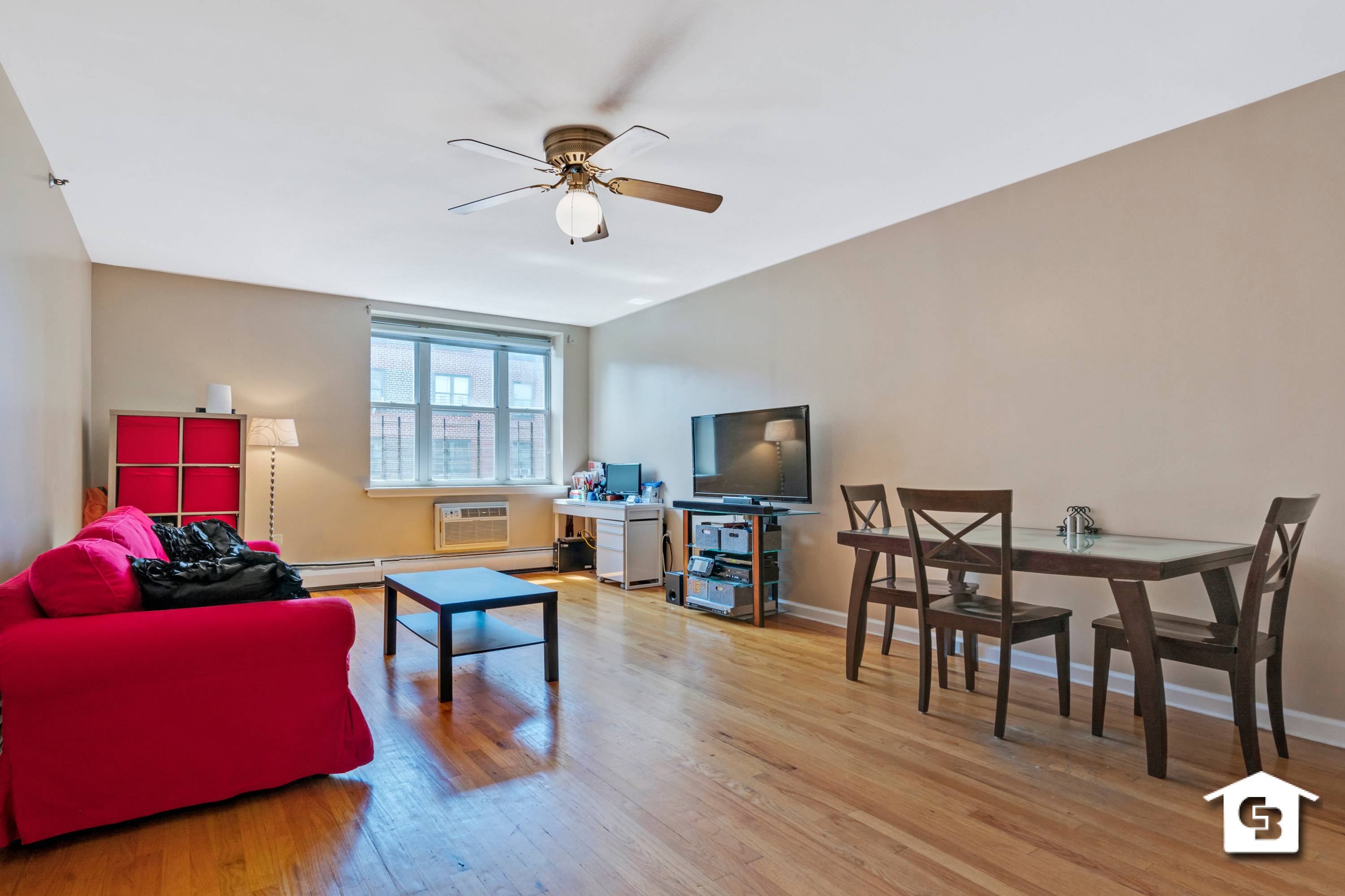 Nicely maintained two bedroom co op in the heart of Boerum Hill.