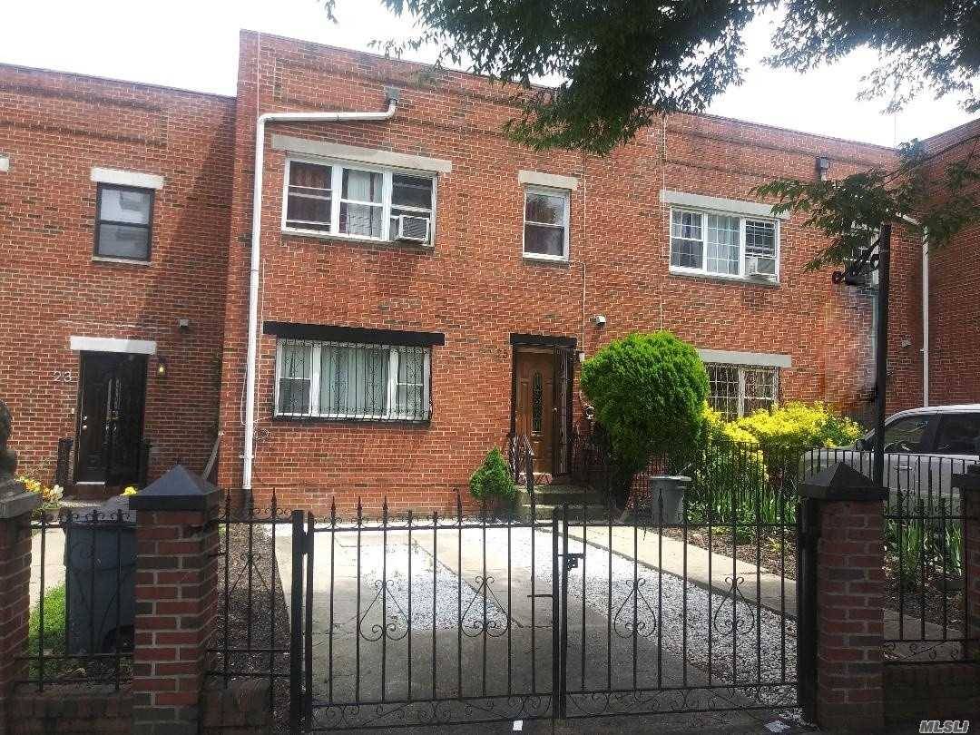 Well maintained with tremendous potential single family conveniently located in Bed Stuy, within close proximity to NYC subway and other public transportation.
