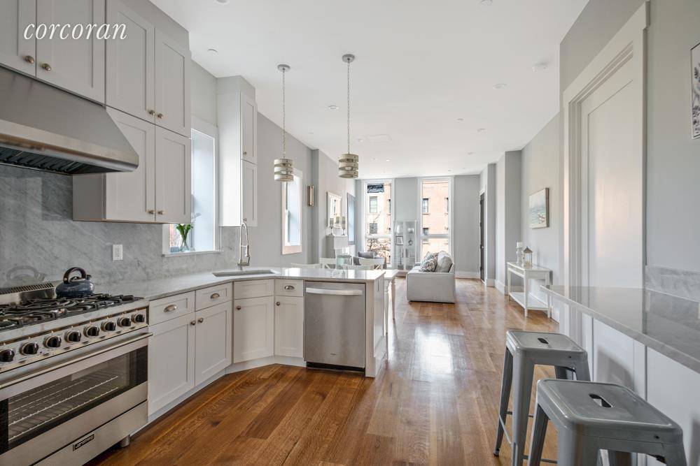 LAST 2BR 2BTH UNIT AVAILABLE 44 Lexington Avenue, 2D is an elegant 1, 048 square foot two bedroom, two bathroom home that boasts 10' tall ceilings, stunning oak floors, dramatic ...