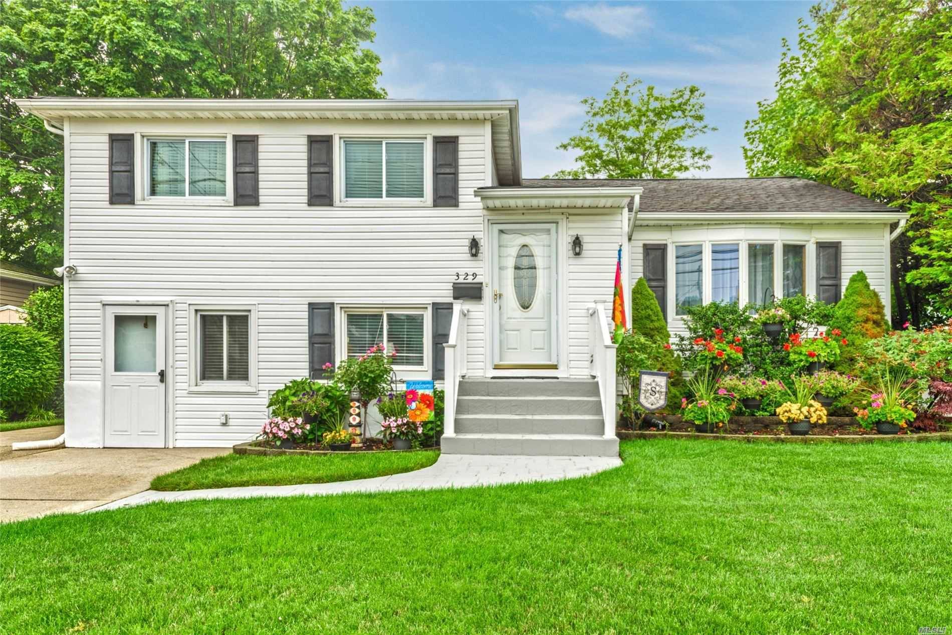 Beautifully maintained 3 bedroom split located in the much sought after Massapequa School District.