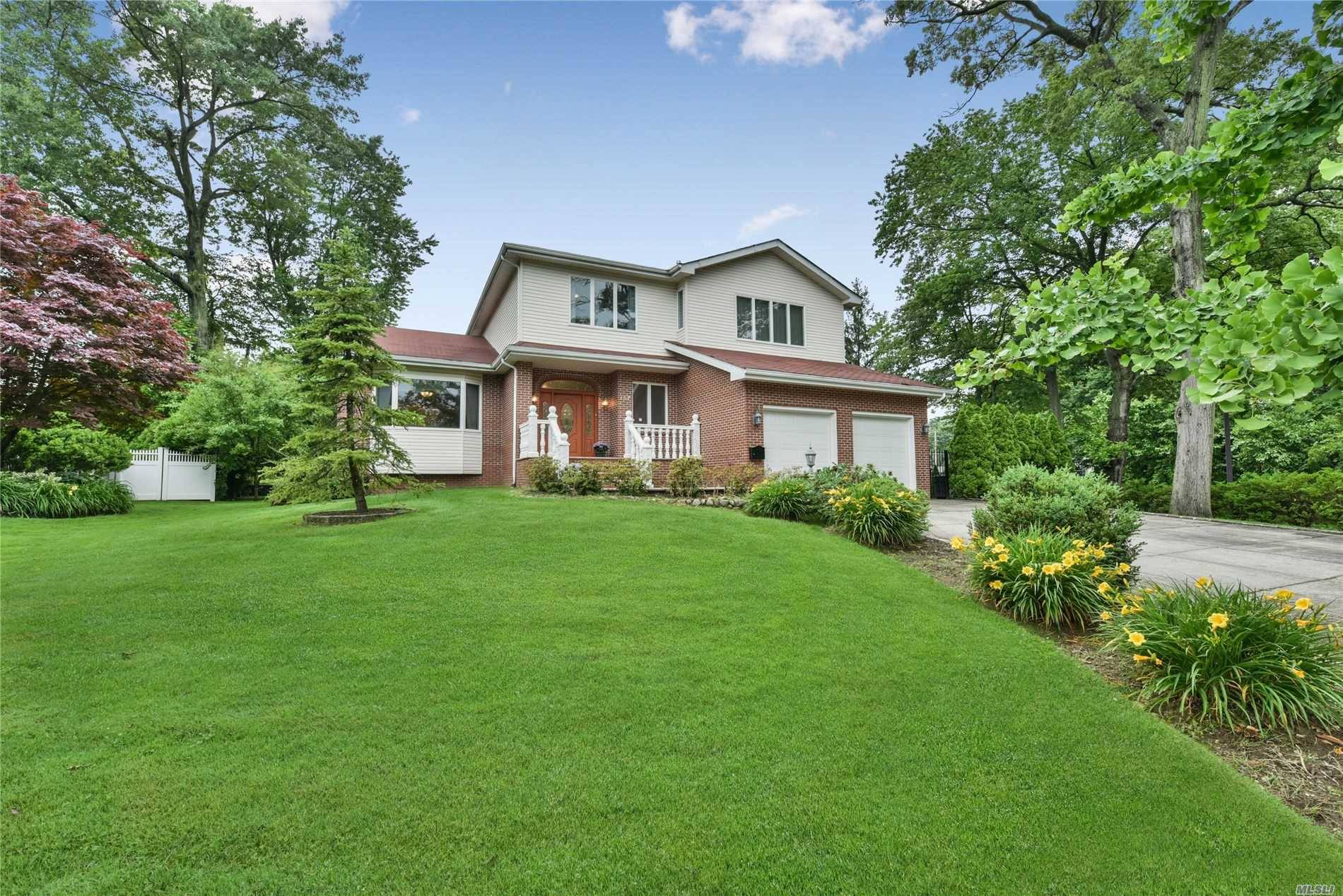Re Built In 2003 W Quality Materials Fine Workmanship, This Hamilton Park Colonial Offers Many Unique Features incl 10' Ceilings, Canadian Maple Wd Flrs, Custom Spiral Staircases, Custom Built Ins, ...