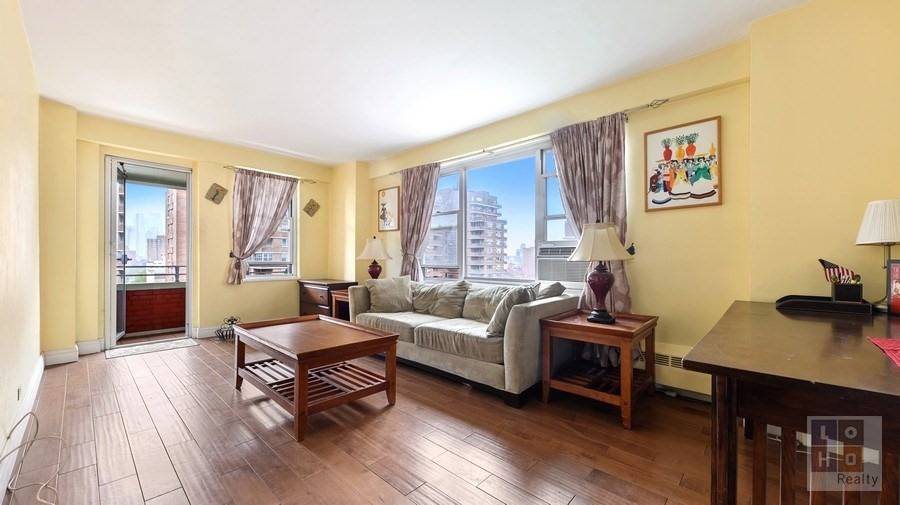 This high floor, renovated one bedroom balcony apartment has a spacious and bright living room with big picture window and is perfect for relaxing or entertaining !