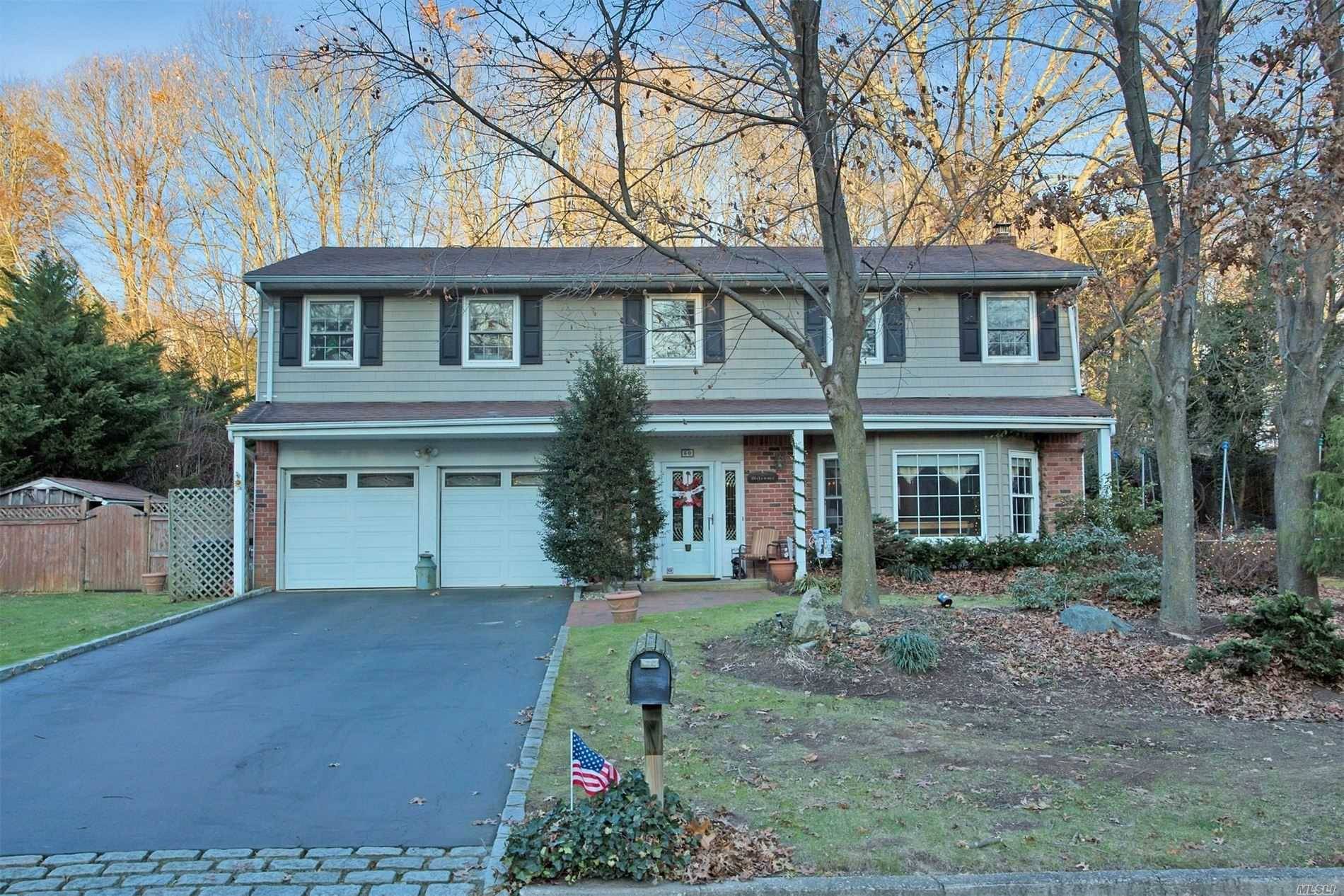 Lovely Colonial with 4 bedrooms and 2.