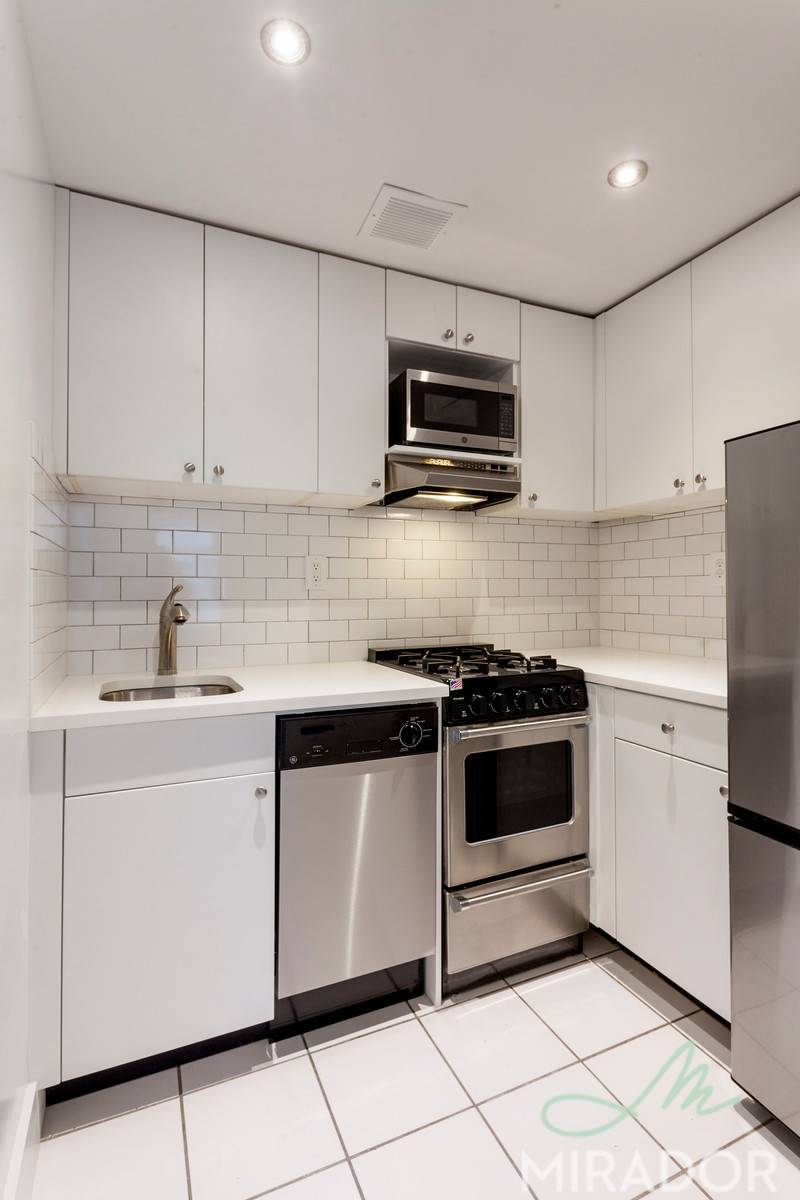 LEASE ASSIGNMENT 5th floor walk up Huge one bedroom apartment at True North Flatiron 27.