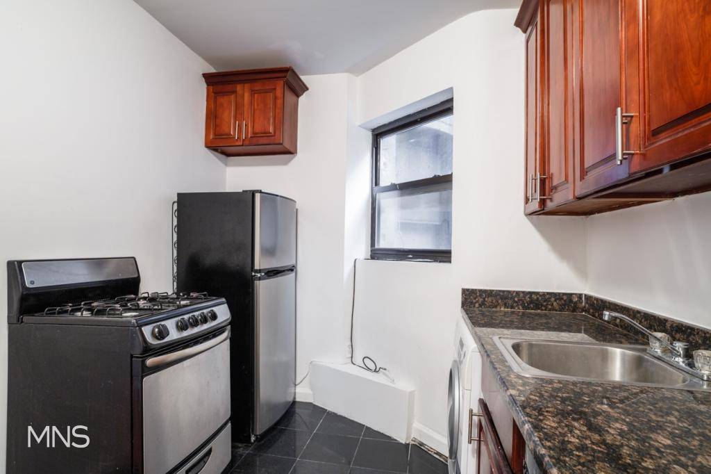NO FEE Spacious 1Bed in Hell's Kitchen Now Offering 1 Month Free NO Security Deposit !