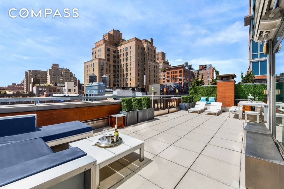 Conveniently perched atop Chelsea overlooking the iconic Barney's Building in the full service Campiello Collection Condominium, with close to 80 feet of south facing, sun bathed frontage, this impressively proportioned ...
