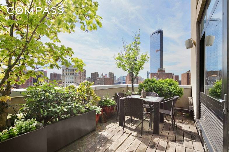 This sun filled one of a kind penthouse combines dramatic open city and river views with soaring ceilings, three open exposures and every convenience of a modern home in one ...