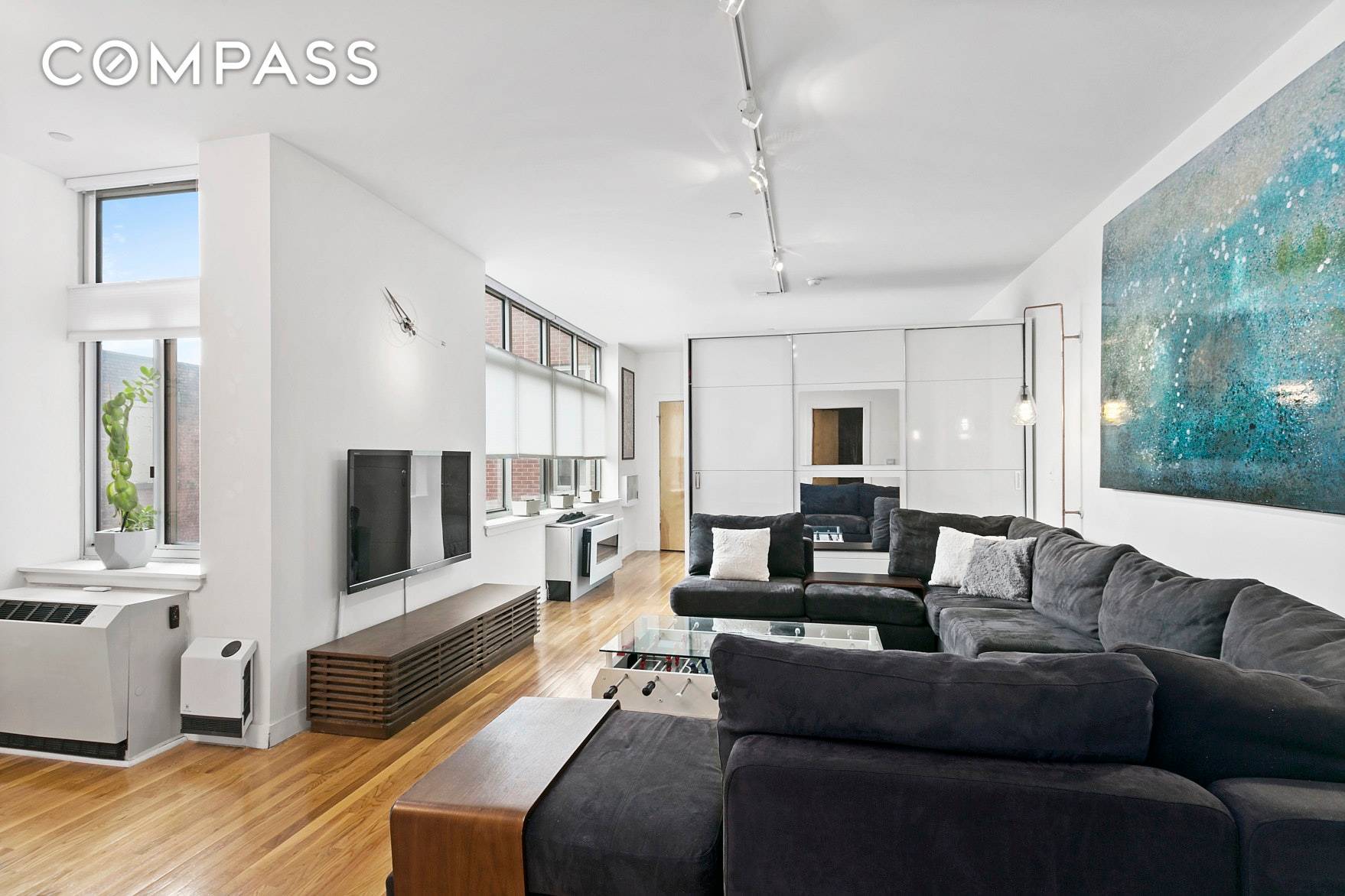 An elegantly designed loft with 821 square feet of open living space and 9 1 2 feet ceilings, this home is located in the heart of Harlem, just a few ...