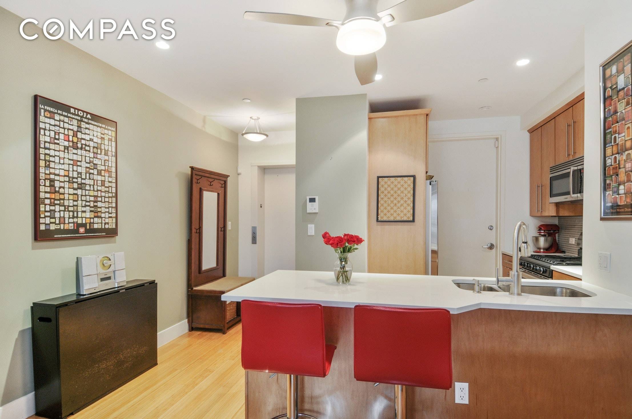 Presenting a special full sized 1 bedroom home with very low monthlies AND a private storage locker in an intimate, impeccably maintained boutique condo in East Harlem !