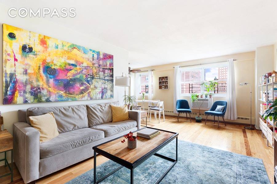 PRICED TO SELL ! ! GENEROUS 2Bd 2Ba in Downtown Brooklyn !