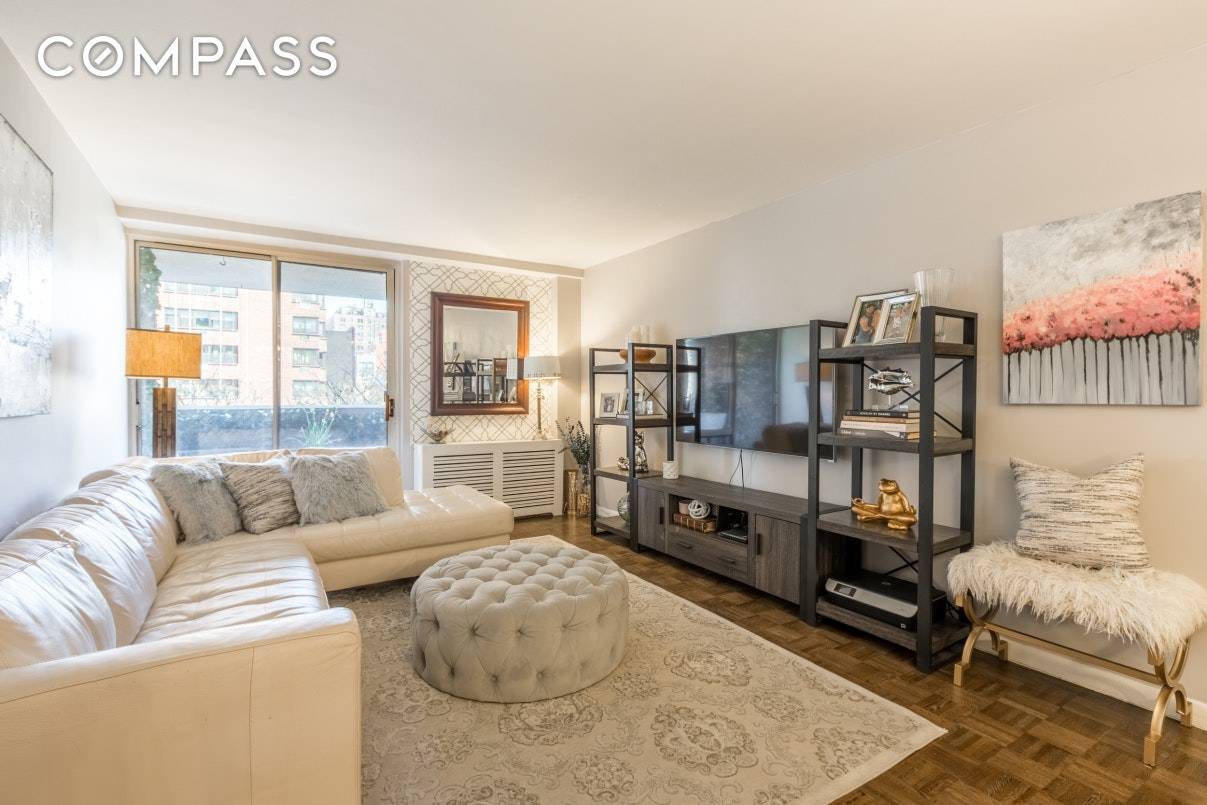 Located at 100 West 94th Street, Columbus Park Tower is incredibly situated, blocks away from Central Park, the 1 2 3 and B C trains, the 96th St Bus, and ...