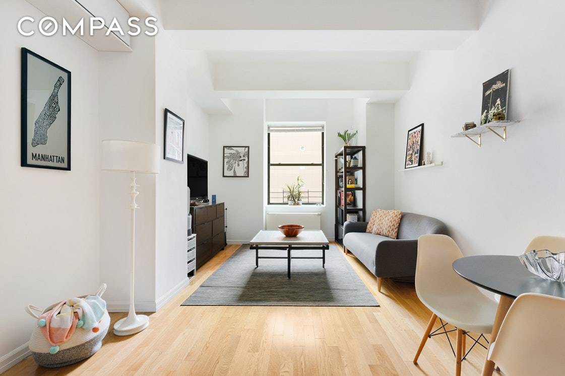 Welcome home to this beautiful 1 bedroom 1 bath north facing oasis located in the heart of the financial district.