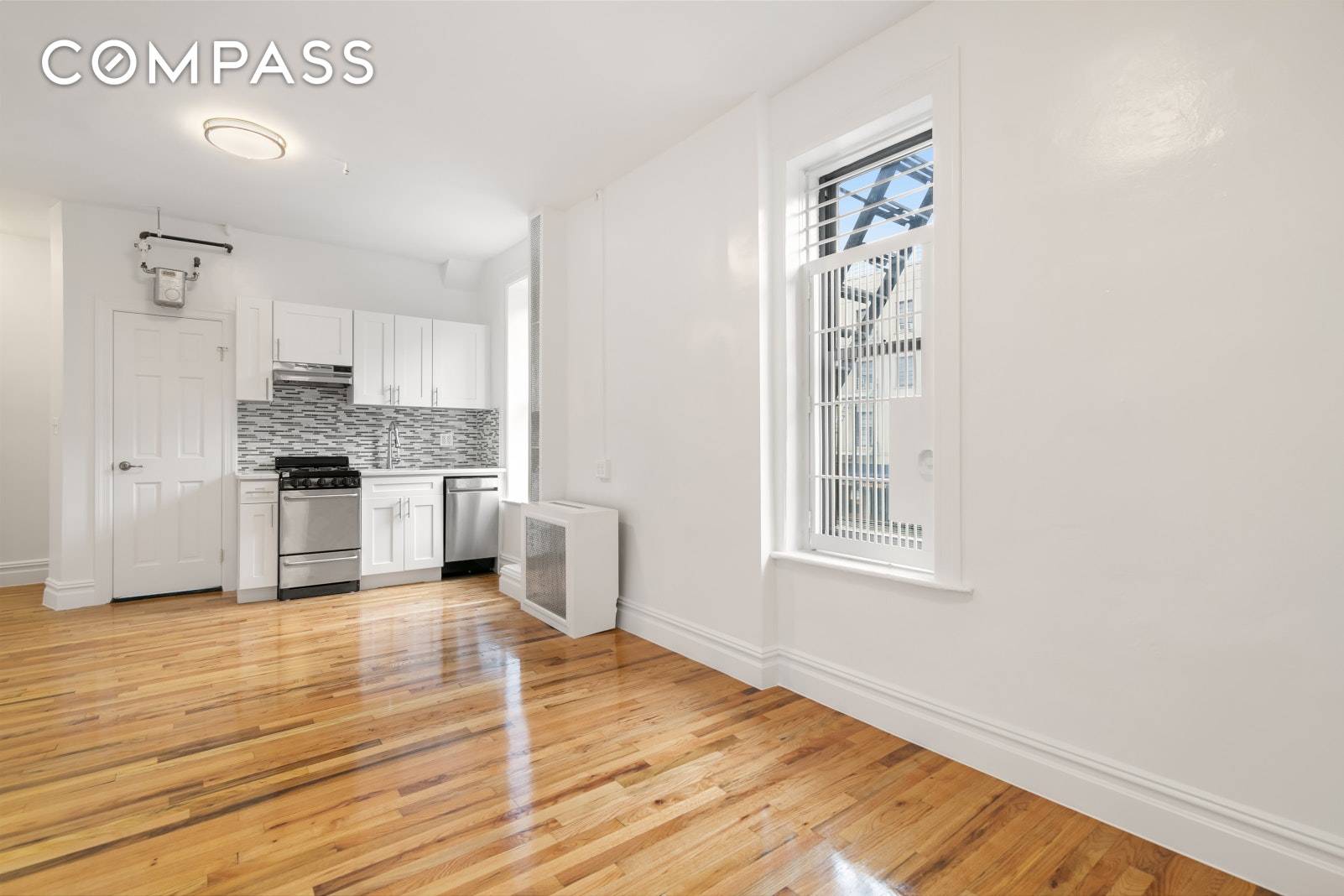 Enormous 2 bedroom on Perry and Hudson !