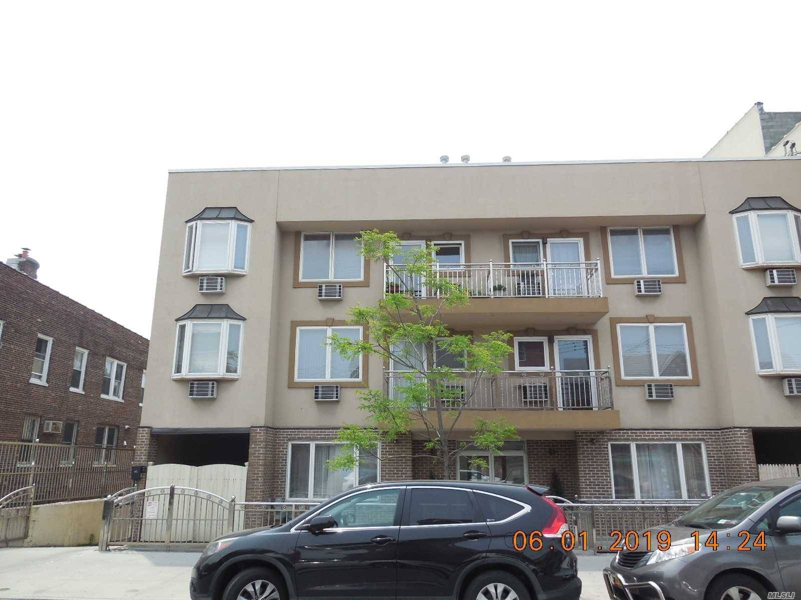 Spacious two bedroom two bathroom condo located in a desirable sort after Ridgewood neighborhood.