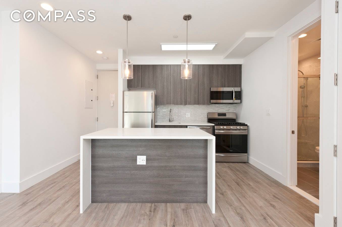 Brand spanking new building Next to Astoria Park South 1 bedroom apt on second floor Queen size bedroom Over sized windows Heated floors Walk in closet with custom built ins ...