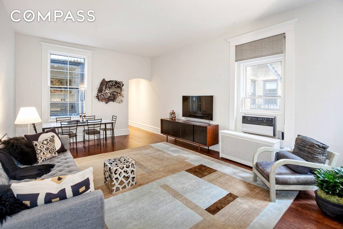 Open and lofty, pet friendly one bedroom, one bath property in prime Upper East Side location.