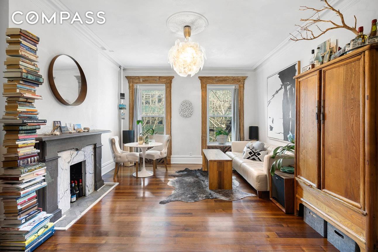 Beautifully renovated studio in a boutique 18 unit coop building situated on a gorgeous tree lined street at the crossroads of the Greenwich Village Historic District and the West Village.