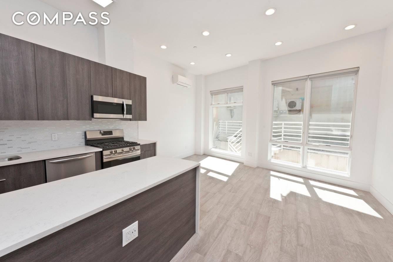 Brand spanking new building Next to Astoria Park South 1 bedroom apt Queen size bedroom 11 foot ceilings Over sized windows Heated floors Walk in closet with custom built ins ...