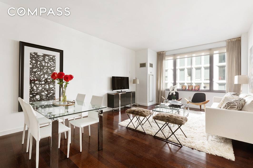 In the heart of the Flatiron, this modern 3 bedroom, 3.
