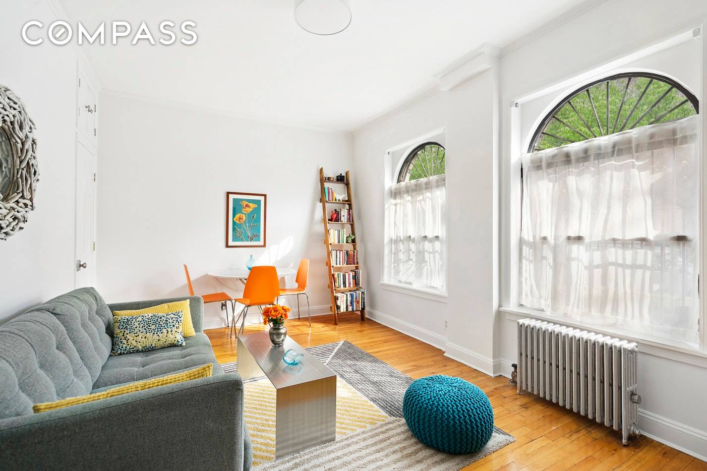 Sunlight pours in through south facing arched windows into the lovely living room of this pet friendly two bedroom located on a wide and quiet street just a block from ...