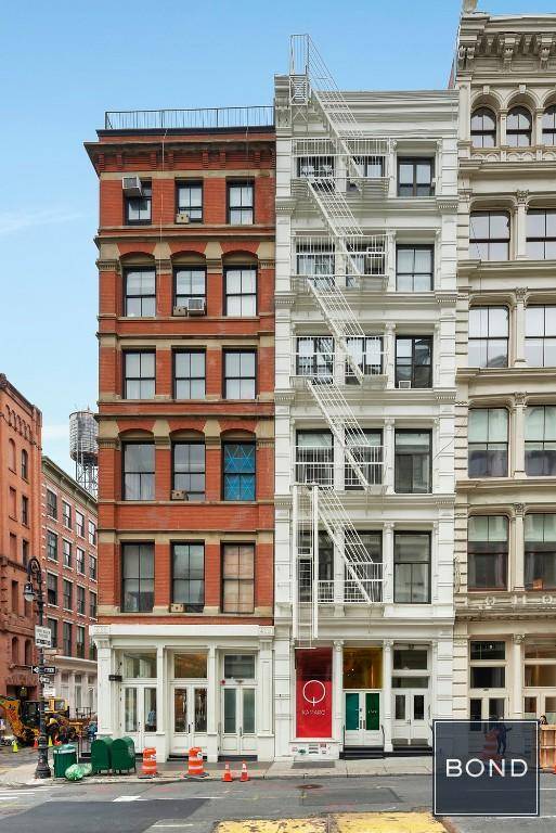 Come discover this hidden gem, a rare diamond in the rough, a classic loft located in the Soho Cast Iron Historic District, a neighborhood renowned for its art galleries, restaurants, ...