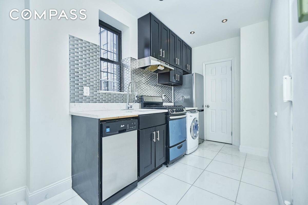 Located within Walking Distance to Columbia University !