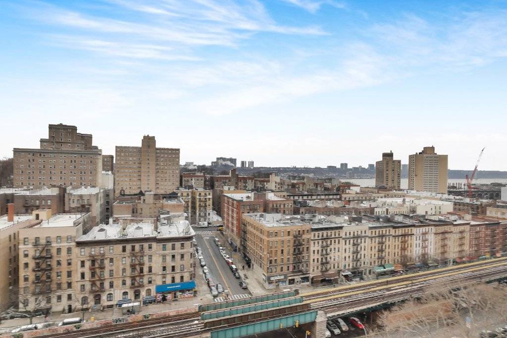 Perched on a high floor, this beautiful corner apartment offers incredible panoramic views overlooking the Hudson River with oversized windows facing West and North.