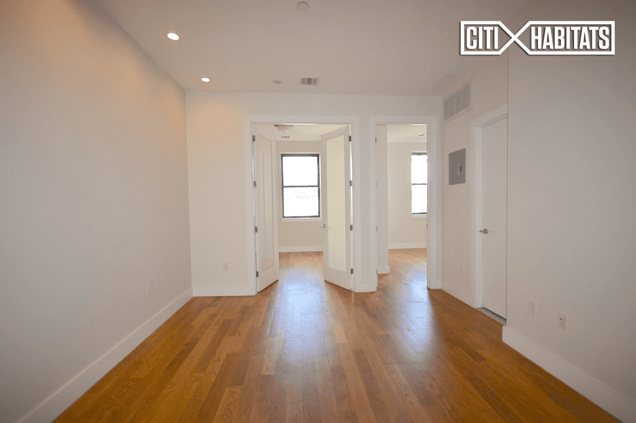 Welcome to 751 Dekalb Ave Gorgeous bright modern three bedroom in Northwest BedStuy next to the G, Subway line.