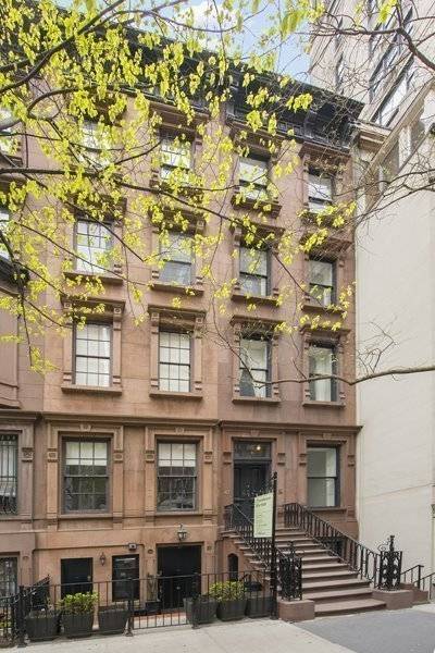 45 East 63rd Street represents a prime opportunity for a purchaser to own a home located on a prime Upper East Side block.