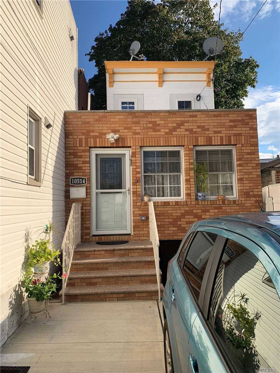 Excellent condition Small 2 bedroom 1 family house, fully renovated new bathrooms, new kitchen, New electricity and plumbing system, new roof.