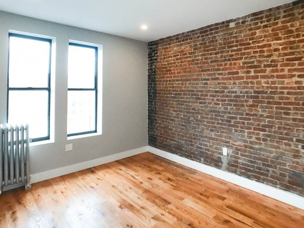 Location 180th and Broadway THE APARTMENT Renovated 4 bedroom with ALL the amenities in a gorgeous pre war elevator building Elevator building FULL SIZED WASHER AND DRIER IN UNIT !