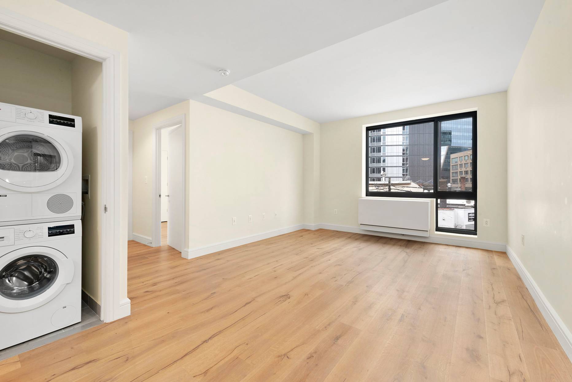 No Fee ! 1 Bedroom Lux apartment in the heart of LIC This residence boast natural sunlight with southern exposure.