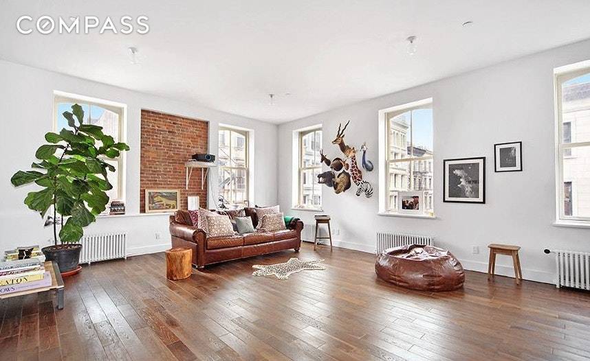 Big, Bright, and Brilliant 2 Bedroom Corner Apartment in the heart of Soho !