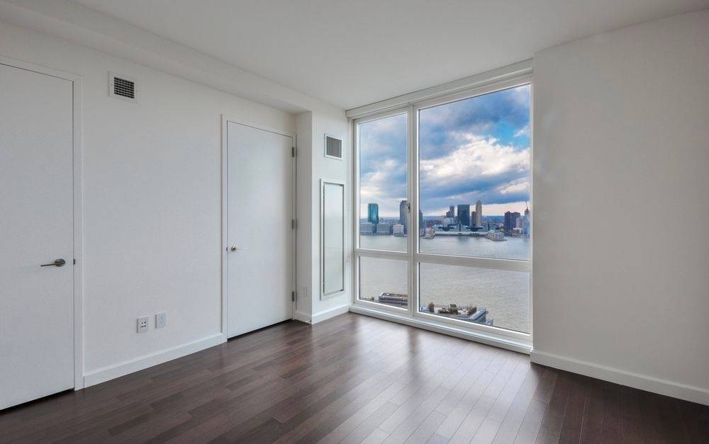 Elegant and Spacious 2 BR / 2 BA in Beautiful Battery Park City