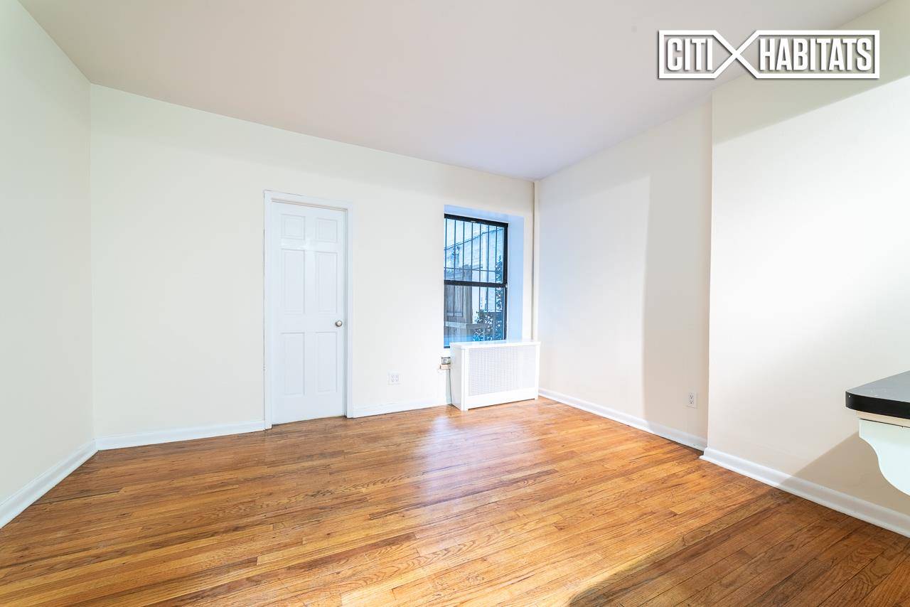 ONE BEDROOM APARTMENT in the Upper West Side !
