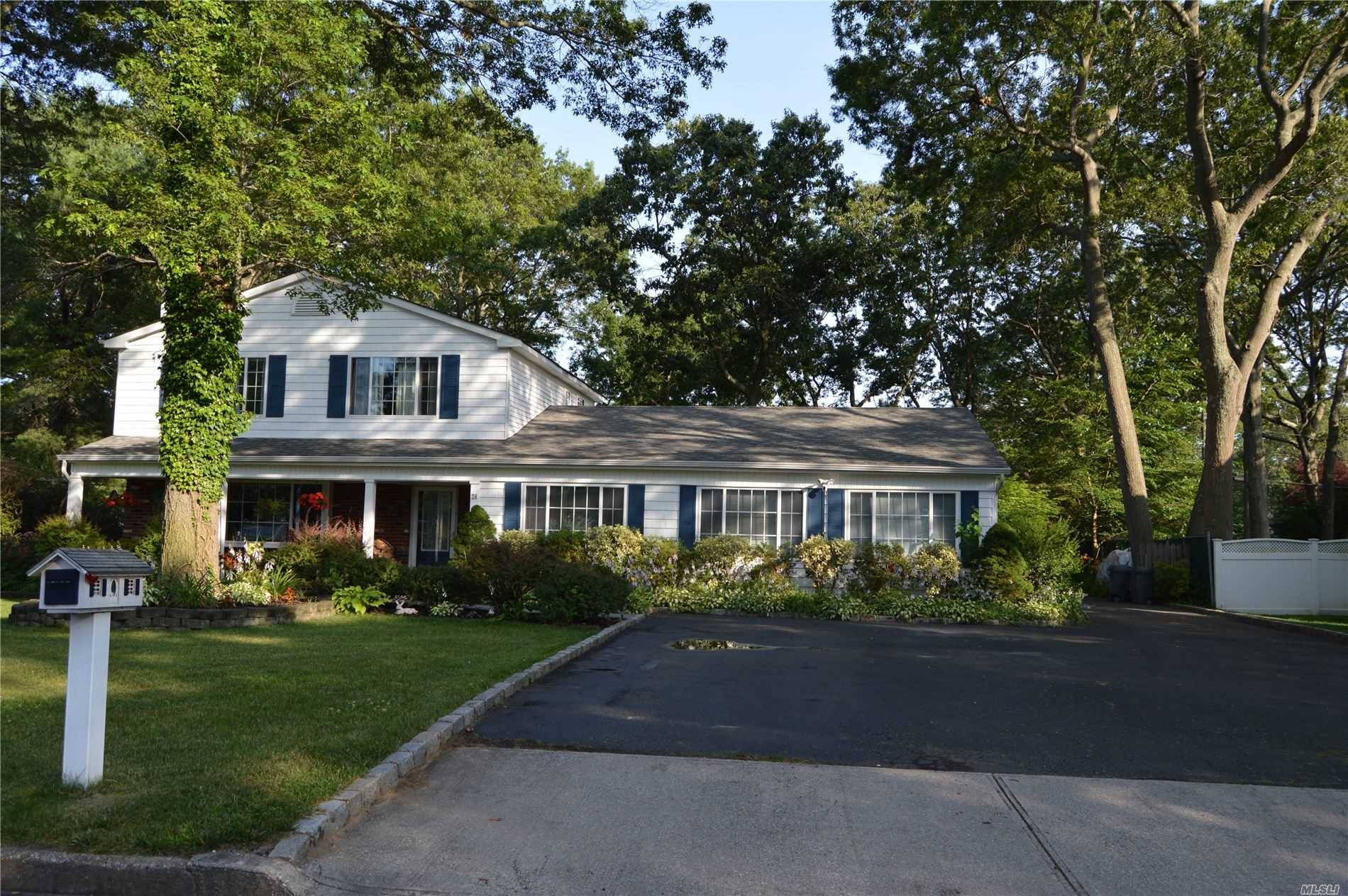 Beautiful 4 Br 3 Full Bath Colonial Eik with Quartz Counter Top an Stainless Steel Appliances Formal Living Room Formal Dining Room Den w Fireplace Master Bedroom with Master Bath ...