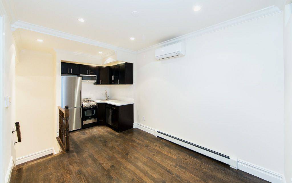 Beautiful 2 Bedroom in Chelsea with No Fee & W/D in Unit