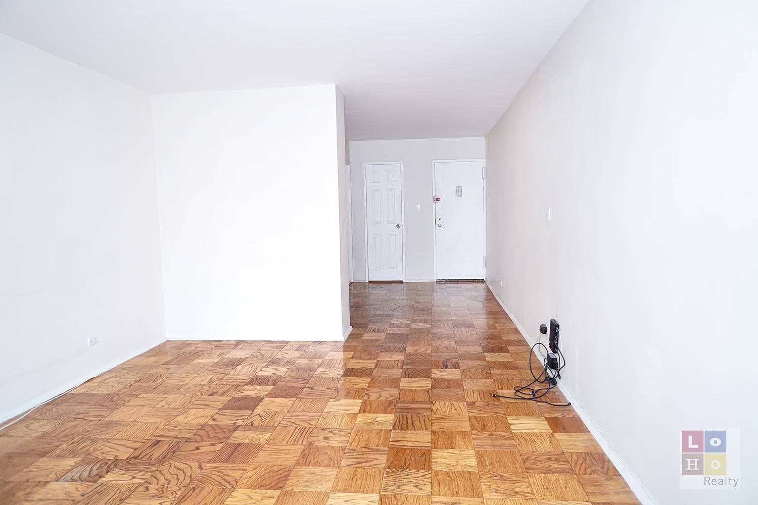 Spacious and beautiful one bedroom with a balcony apartment in Seward Park !