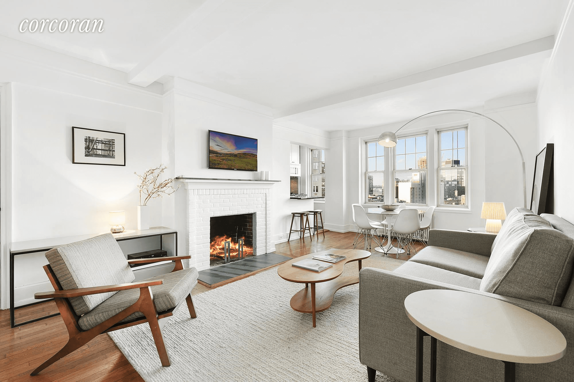 Property sold with tenant in place, please enquire for more details Rarely available, this sun drenched West Village condominium offers stunning open views, including the Empire State Building.