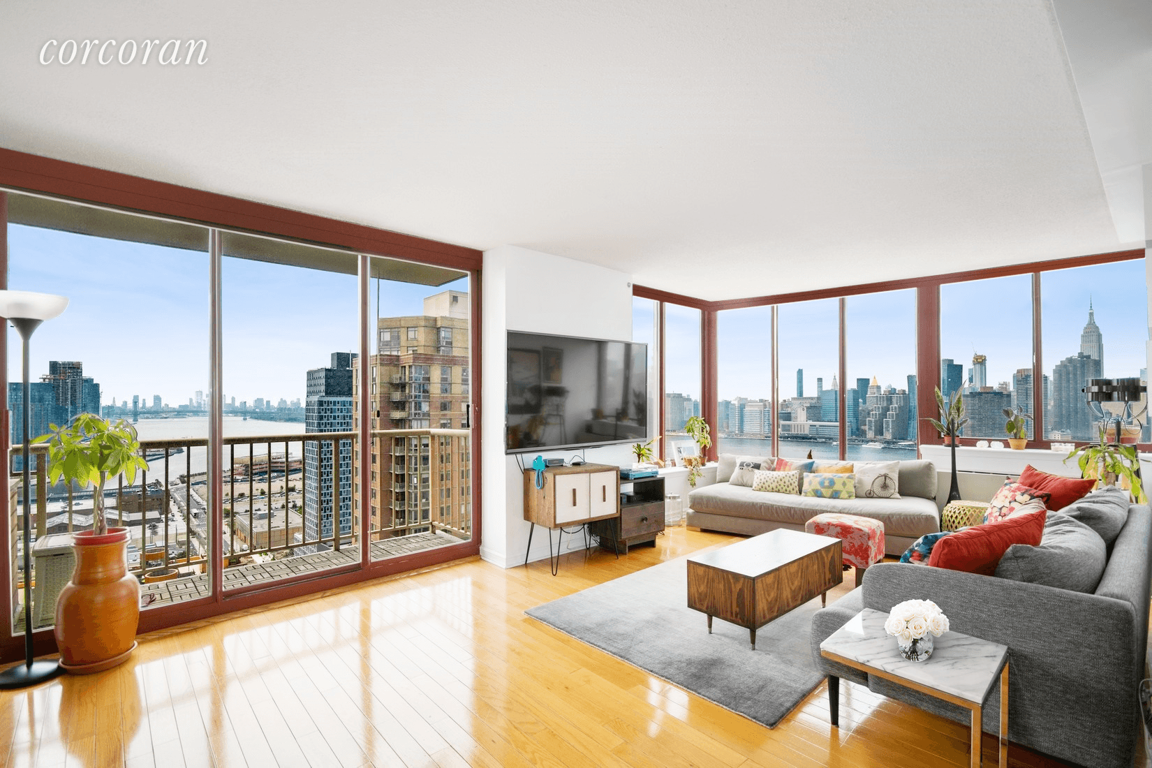APPLICATION ACCEPTED. Manhattan views from every single room !