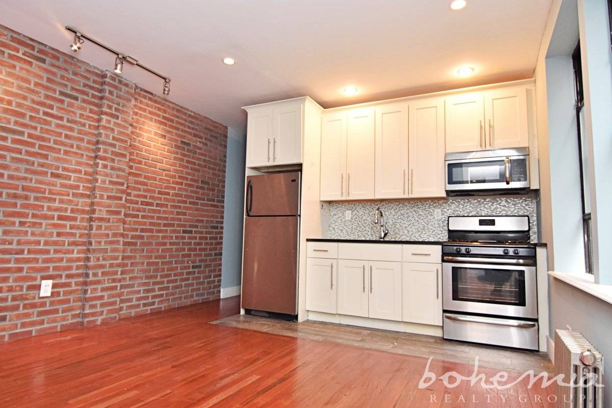 THIS APT IS A GEM ! CALL AND SET UP A SHOWING TODAY !