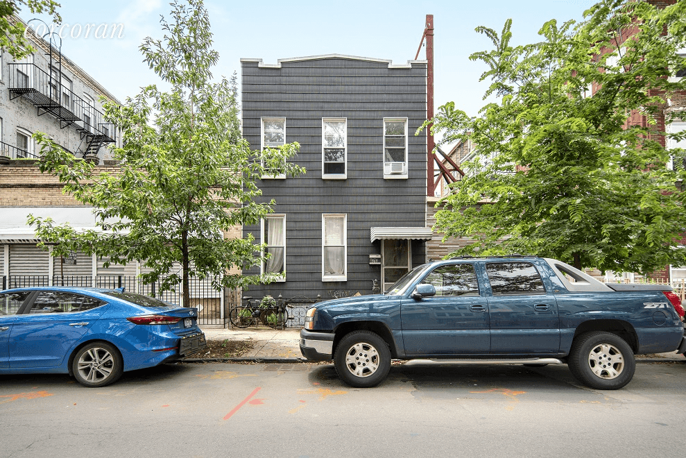 Welcome to 569 Humboldt, a well maintained single family townhouse in the heart of Greenpoint.