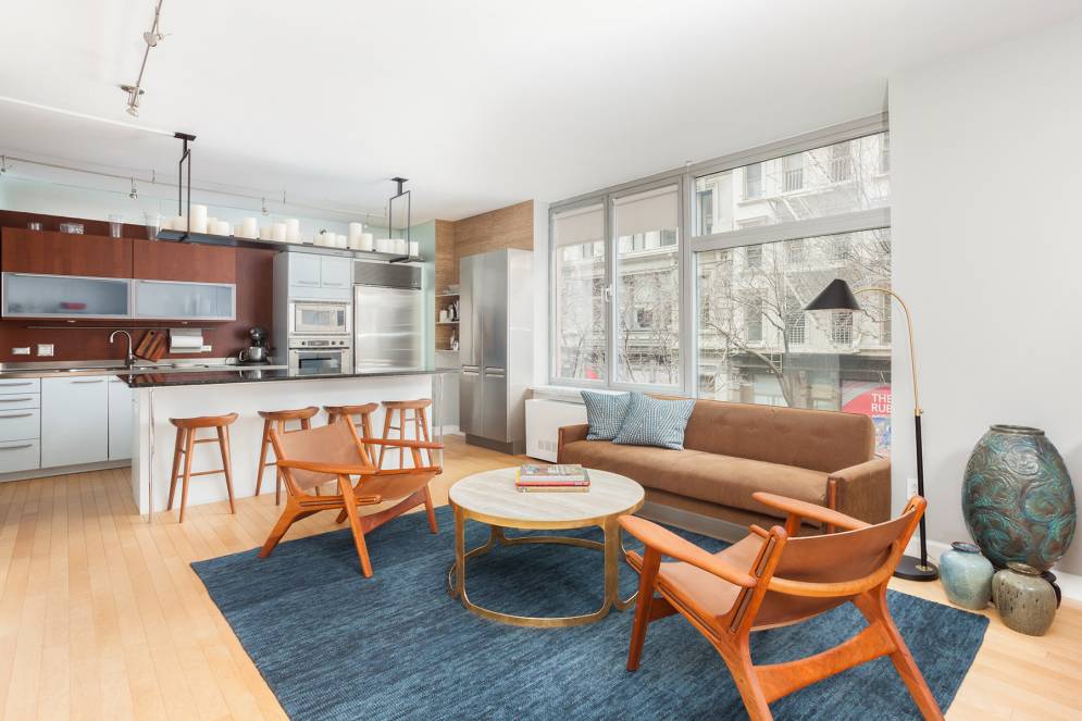 South facing and sun flooded, this 2 bedroom, 2 bath boutique offering in prime Chelsea enjoys picturesque tree top views and access to the best of downtown living.